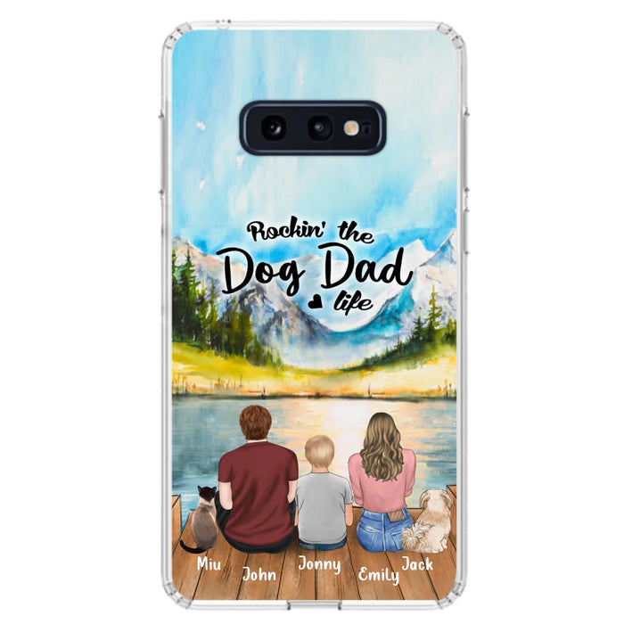 Custom Personalized Pet Couple Phone Case - Parent With 1 Kid And 2 Pets - Case For iPhone And Samsung