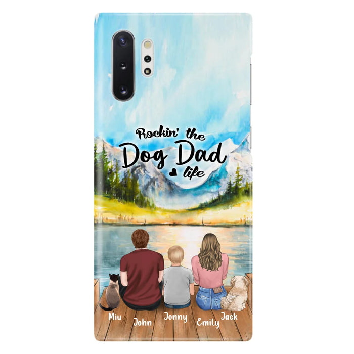 Custom Personalized Pet Couple Phone Case - Parent With 1 Kid And 2 Pets - Case For iPhone And Samsung