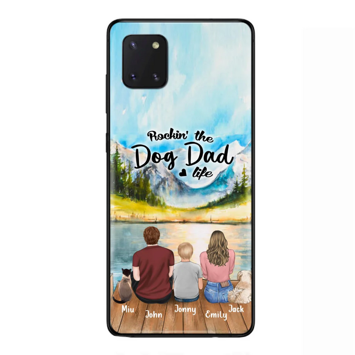 Custom Personalized Pet Couple Phone Case - Parent With 1 Kid And 2 Pets - Case For iPhone And Samsung