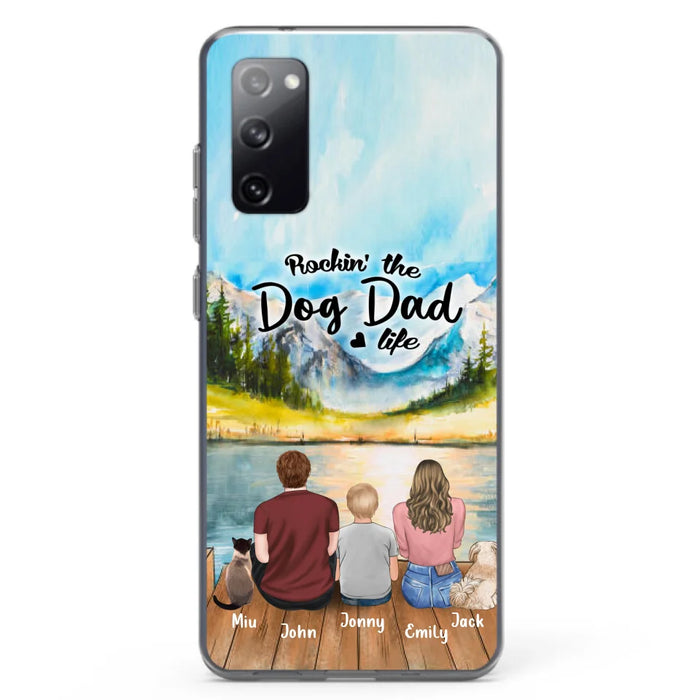 Custom Personalized Pet Couple Phone Case - Parent With 1 Kid And 2 Pets - Case For iPhone And Samsung