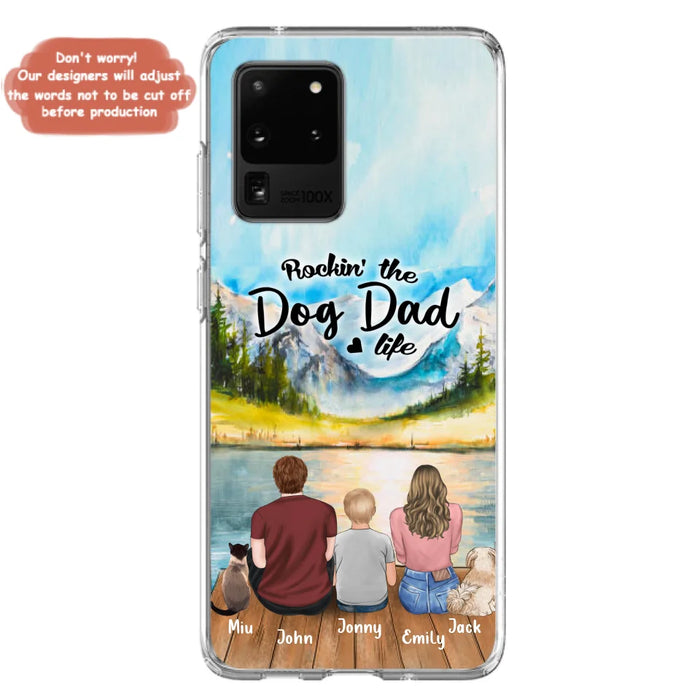 Custom Personalized Pet Couple Phone Case - Parent With 1 Kid And 2 Pets - Case For iPhone And Samsung