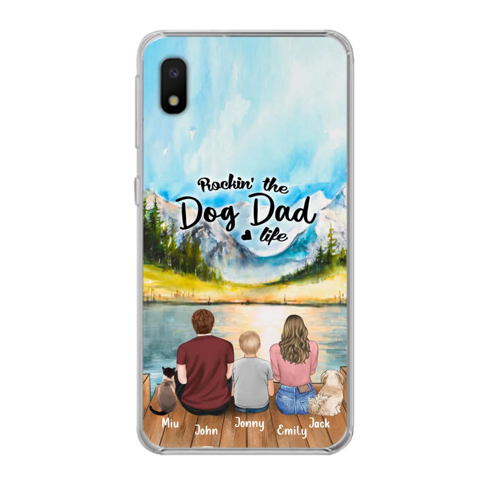 Custom Personalized Pet Couple Phone Case - Parent With 1 Kid And 2 Pets - Case For iPhone And Samsung