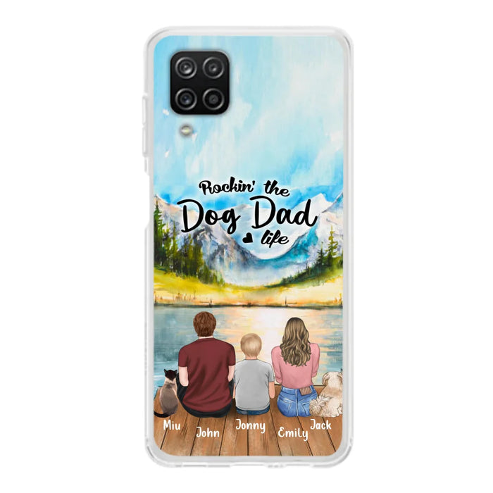 Custom Personalized Pet Couple Phone Case - Parent With 1 Kid And 2 Pets - Case For iPhone And Samsung