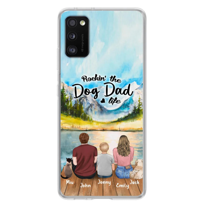 Custom Personalized Pet Couple Phone Case - Parent With 1 Kid And 2 Pets - Case For iPhone And Samsung