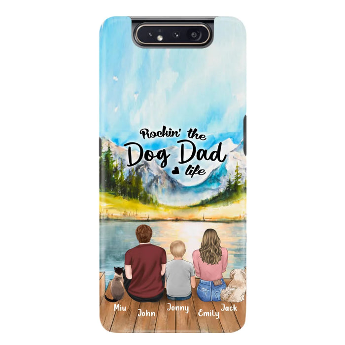 Custom Personalized Pet Couple Phone Case - Parent With 1 Kid And 2 Pets - Case For iPhone And Samsung