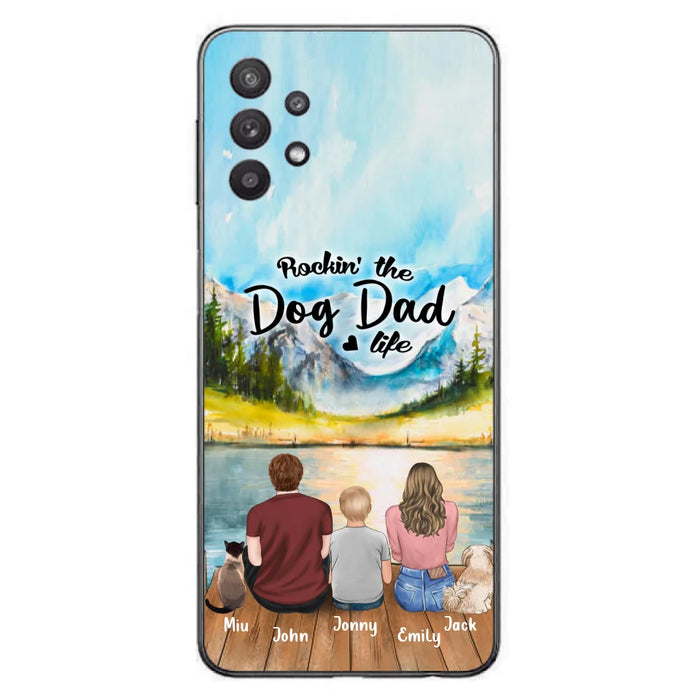 Custom Personalized Pet Couple Phone Case - Parent With 1 Kid And 2 Pets - Case For iPhone And Samsung