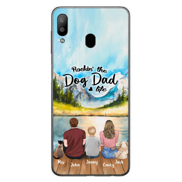 Custom Personalized Pet Couple Phone Case - Parent With 1 Kid And 2 Pets - Case For iPhone And Samsung