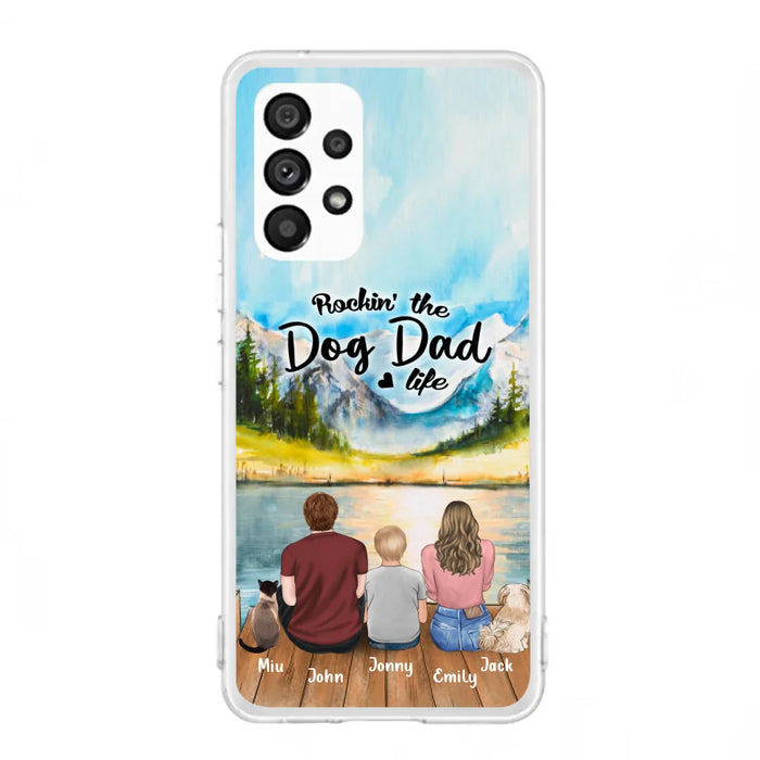 Custom Personalized Pet Couple Phone Case - Parent With 1 Kid And 2 Pets - Case For iPhone And Samsung