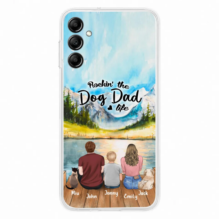 Custom Personalized Pet Couple Phone Case - Parent With 1 Kid And 2 Pets - Case For iPhone And Samsung