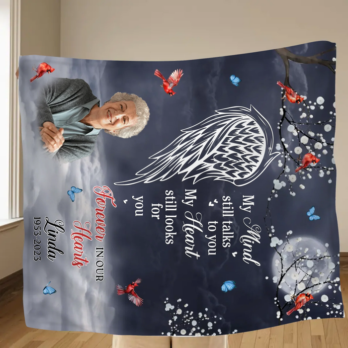 Personalized Memorial Fleece Throw Blanket – My Mind Still Talks to You, My Heart Still Looks for You – Custom In Loving Memory Gift with Photo, Name & Dates