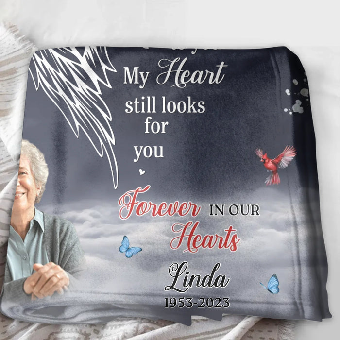 Personalized Memorial Fleece Throw Blanket – My Mind Still Talks to You, My Heart Still Looks for You – Custom In Loving Memory Gift with Photo, Name & Dates