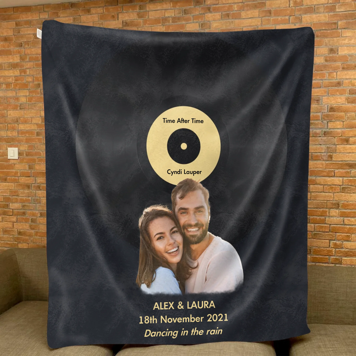 Personalized Couple Blanket – Custom Vinyl Record, Song Lyrics, Names & Special Date – Cozy Romantic Gift for Him or Her